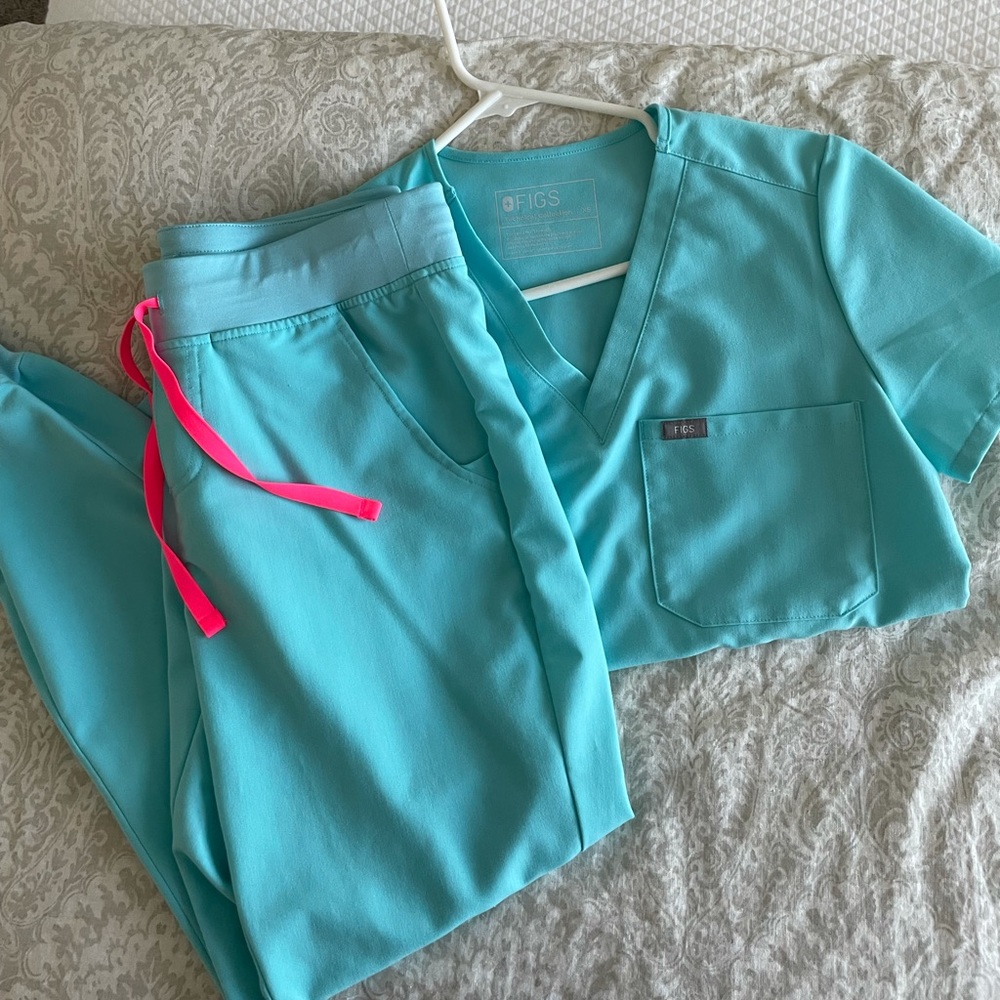 EUC Figs Neon Blue